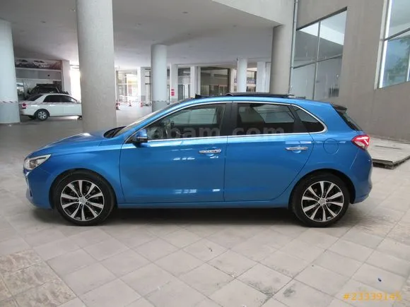 Hyundai i30 1.6 CRDi Elite Image 1